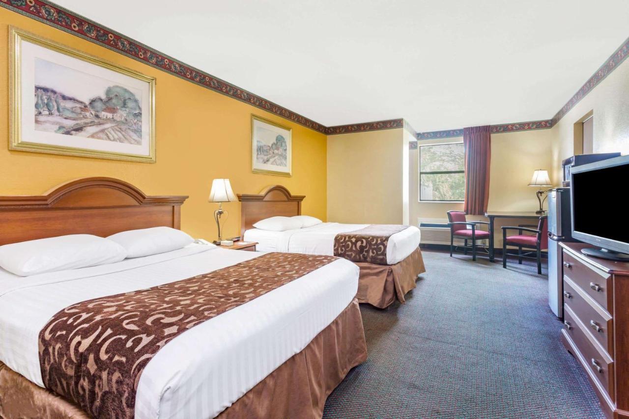 Howard Johnson By Wyndham Lake City Exterior foto