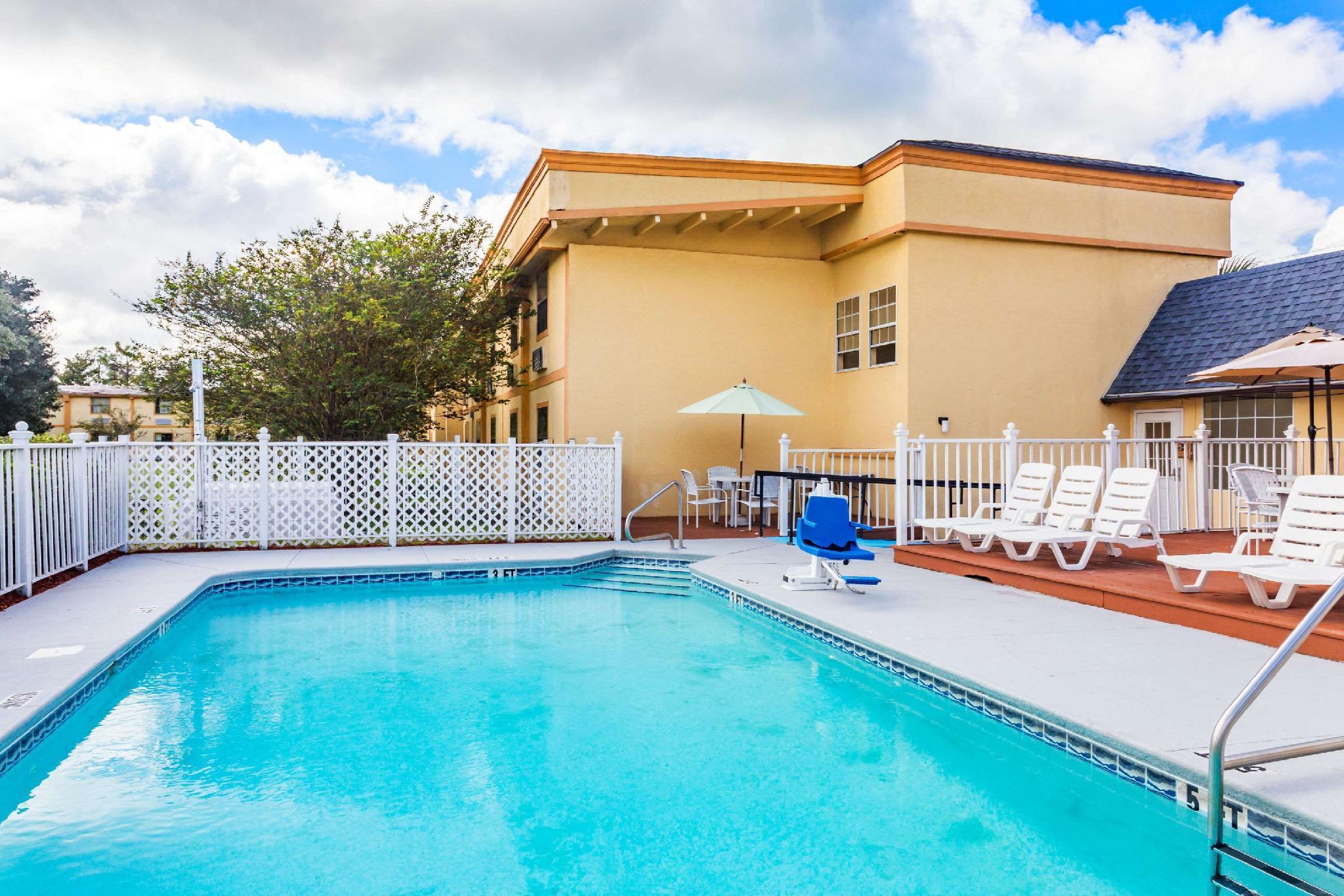 Howard Johnson By Wyndham Lake City Exterior foto