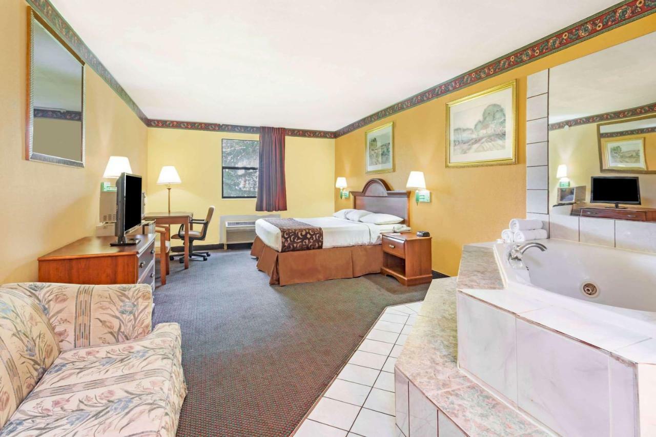 Howard Johnson By Wyndham Lake City Exterior foto